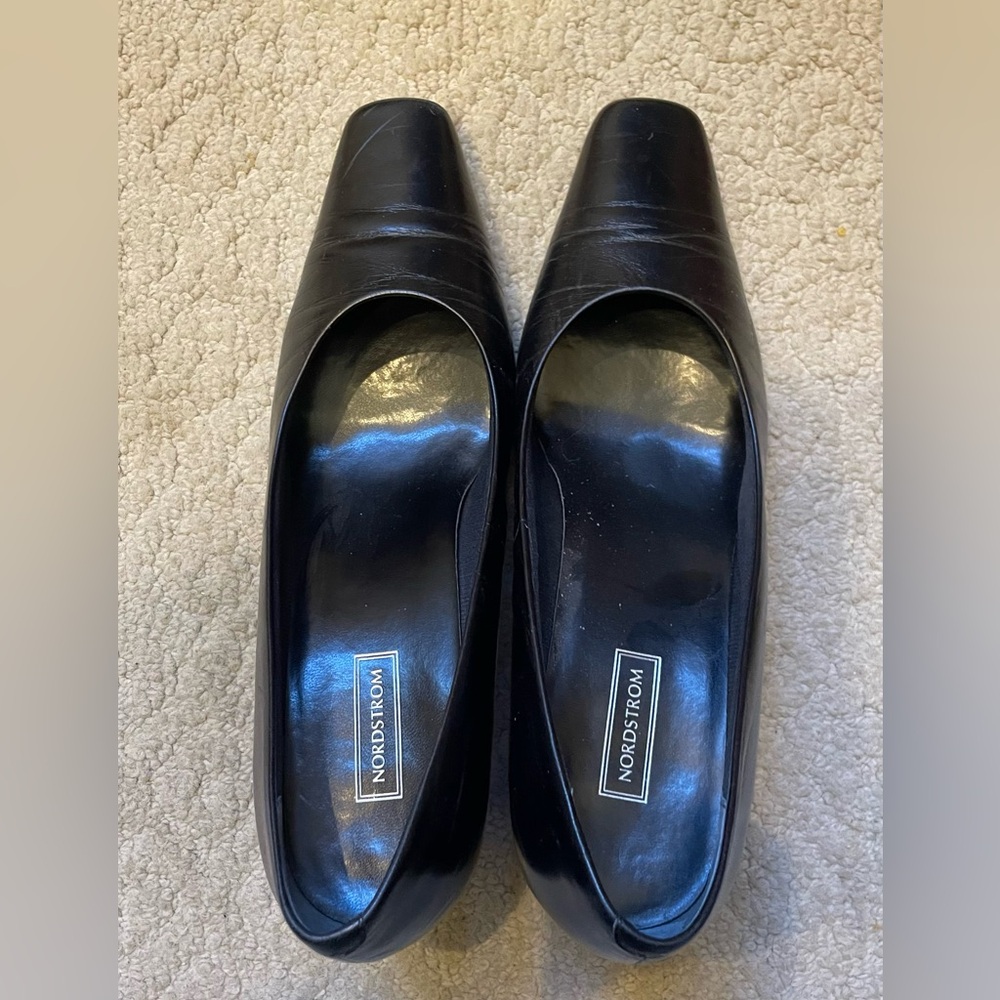 Black Pumps